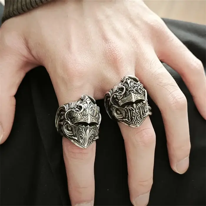 Bague pour homme en forme de casque de chevalier rétro