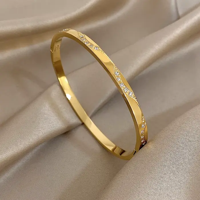 Bracelet manchette en Zircon incrusté exquis