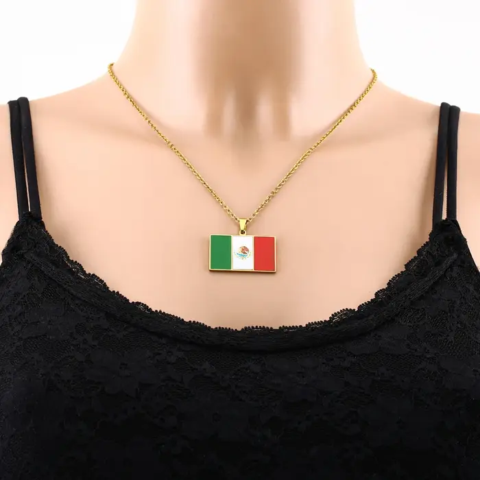 Collier avec pendentif carré en acier inoxydable et émail