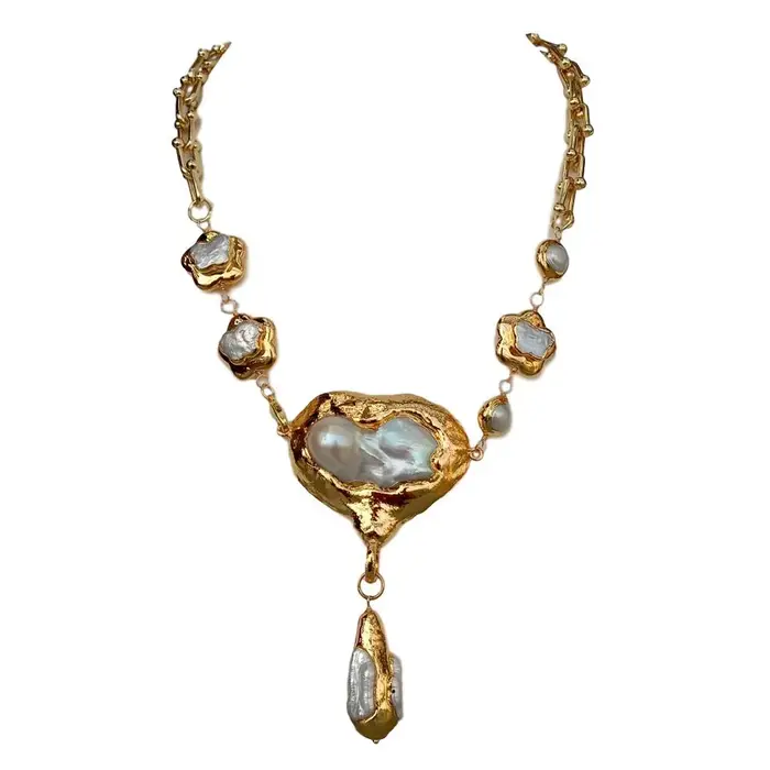 Collier en or jaune avec pendentif perle Keshi blanche fleur naturelle pour femmes occasions spéciales
