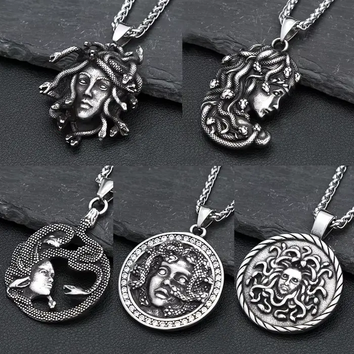 Collier gothique classique avec pendentif Medusa en acier inoxydable pour hommes et femmes occasions spéciales punk vintage