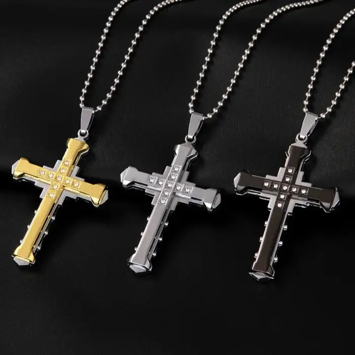 Pendentif croix de jésus en cristal pour homme