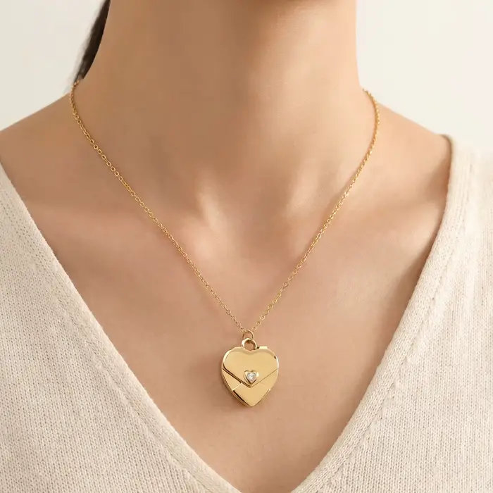 Collier personnalisé en forme de cœur avec médaillon ouvrable et gravure laser pour femmes, bijou de soirée avec message secret, cadeau d'anniversaire