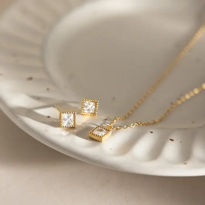 Ensemble collier et boucles d'oreilles Zora Exquisite en acier inoxydable plaqué or 18 carats pour femmes
