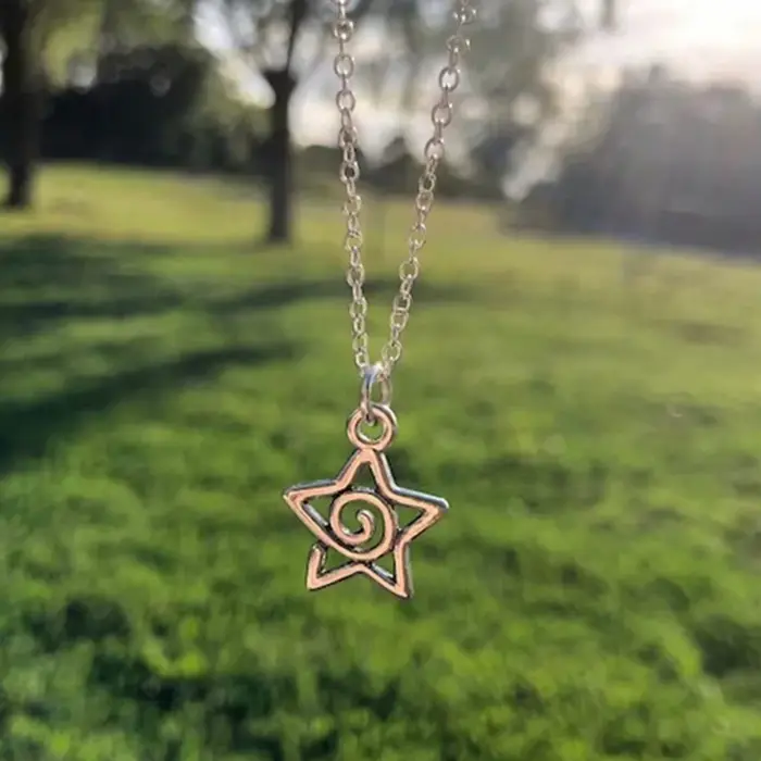 Collier pendentif étoile tourbillon en argent Y2K