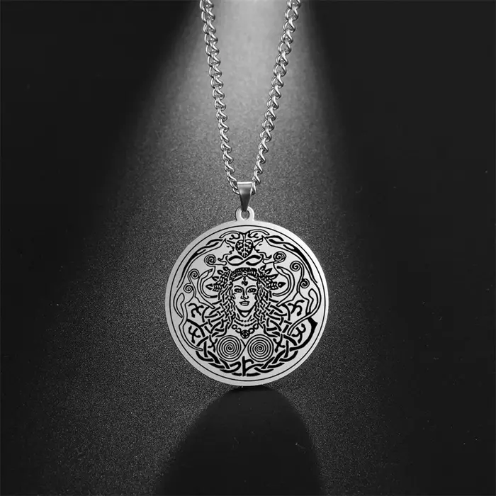 EUEAVAN Collier pendentif délicat déesse Freyja de la mythologie nordique