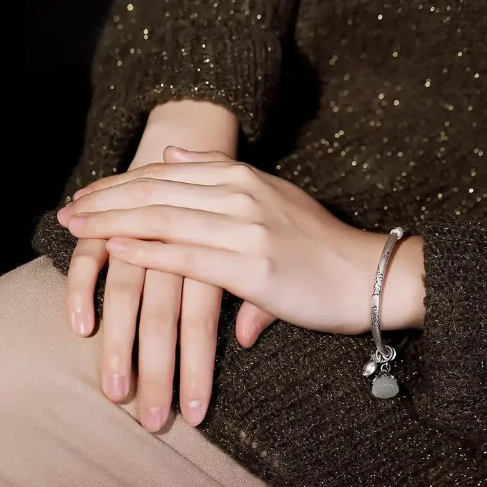 Bracelet en argent incrusté de calcédoine Hotan naturelle