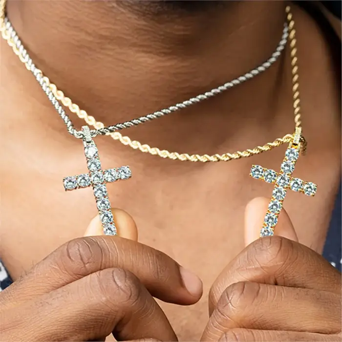 Collier pendentif glacé croisé pour homme