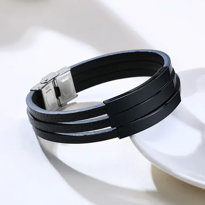 Bracelet en Cuir Noir Personnalisé avec Étiquette d'Identification