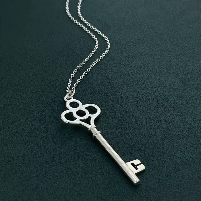 Collier pendentif clé en argent 925