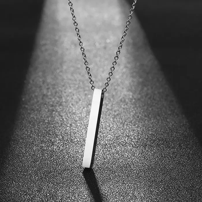 Collier pendentif rectangulaire pour hommes