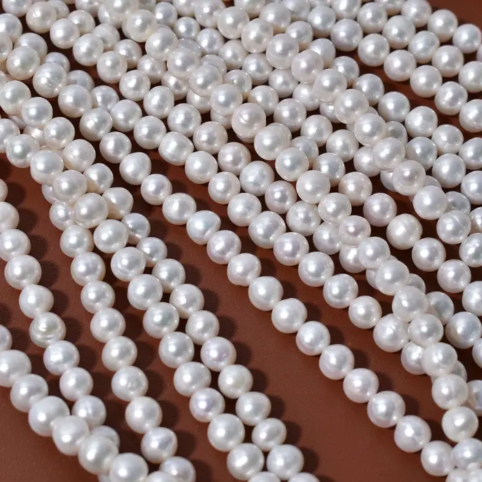 Perles d'eau douce naturelles filetées lustre blanc pour la création de bijoux et accessoires de collier pour femmes occasions spéciales anniversaires mariages fiançailles