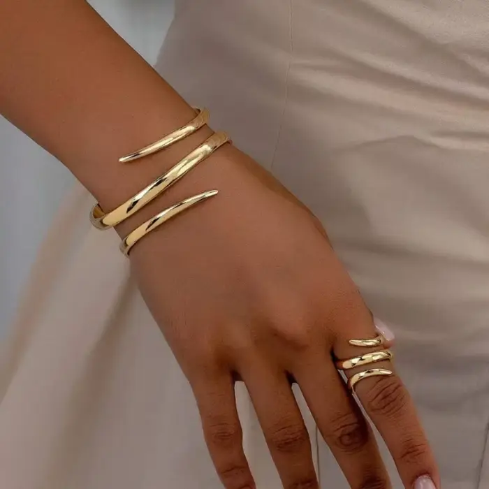 Ensemble de bijoux pour femmes, Bracelet épais européen et américain, couleur or, ligne géométrique, ensemble combiné de bagues